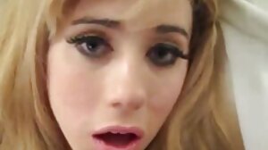 Seksowna nastolatka w trójkącie z podwójnym wytryskiem pornograficzne filmy i mamą Molly Jane w łazience xxx uwodzenie